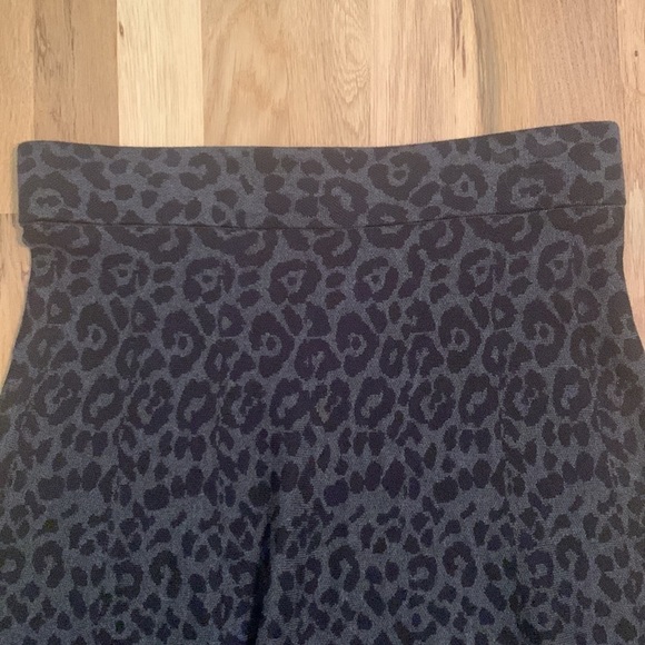 𝅺ALFANI Black Leopard Print High Waisted Knitted Knee-High Skirt Women’s M - Picture 4 of 12